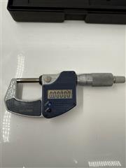 MITUTOYO DIGITAL MICROMETER  293-831-30